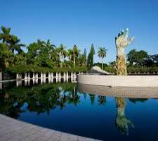 It was designed by architect and sculptor Kenneth Treister. He was in charge of interpreting the events of the Holocaust into a memorial that would ho